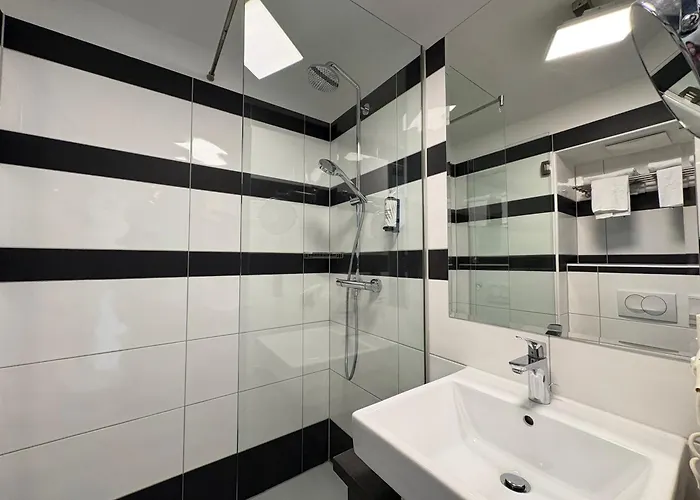 Design & Budget Schoenbrunn Otel 3*